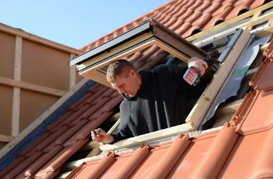 Pose de fenêtres de toit Velux à Tramain